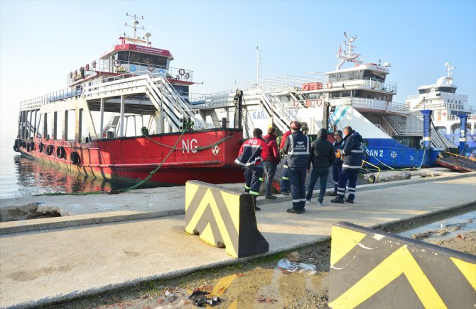 GÜNCELLEME - Çanakkale Boğazı'nda balıkçı teknesi yolcu feribotuna çarptı