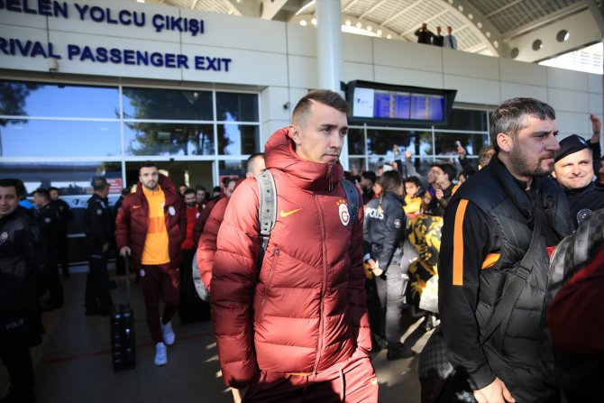 Galatasaray devre arası kampı için Antalya'ya geldi