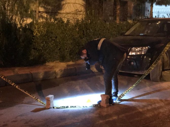 İzmir'de Çiğli belediye başkan yardımcısı silahlı saldırıdan yara almadan kurtuldu