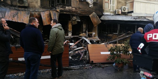 İzmir'de kafede çıkan yangında 5 kişi dumandan etkilendi