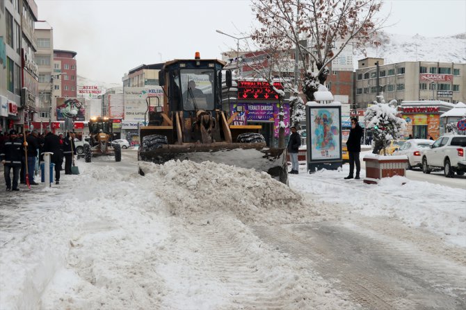 Van ve Bitlis'te 445 yerleşim birimine ulaşım sağlanamıyor