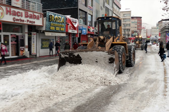 Van ve Bitlis'te 445 yerleşim birimine ulaşım sağlanamıyor
