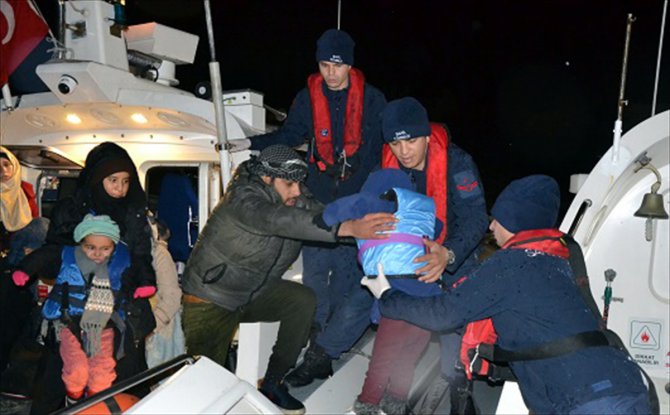 İzmir'de 221 düzensiz göçmen yakalandı
