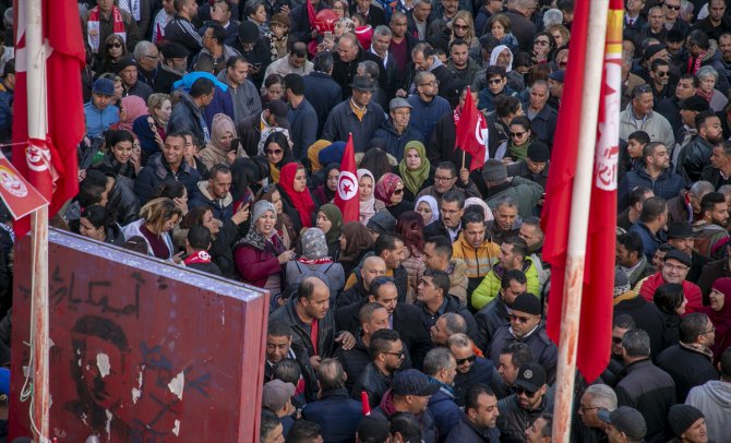 Tunus'un en büyük işçi sendikasından "hükümetin kurulması hızlandırılsın" çağrısı