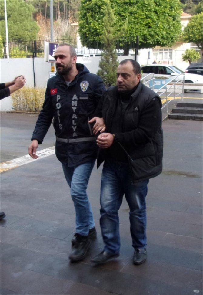 GÜNCELLEME - Antalya'da kuyumcudan 17 kilogram altın çaldıkları iddiasıyla 8 şüpheli yakalandı