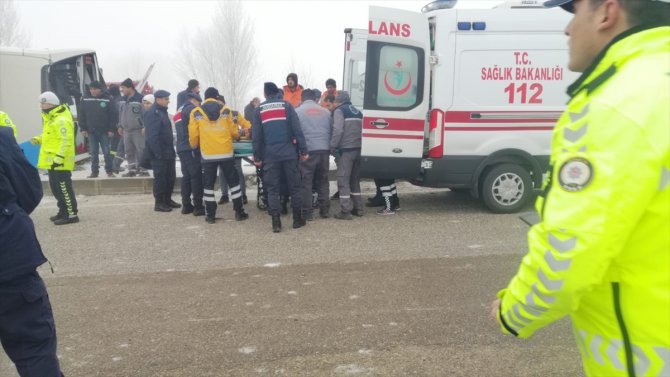 Isparta'da yolcu otobüsü devrildi: 29 yaralı