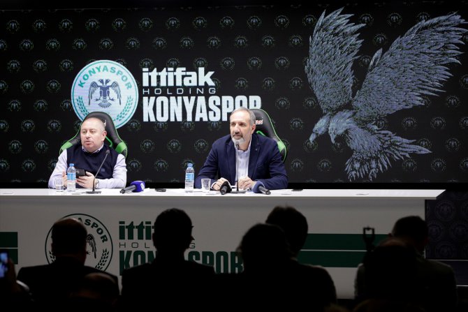 Konyaspor Kulübü Başkanı Hilmi Kulluk: "Ben mi çıkıp oynayacağım"