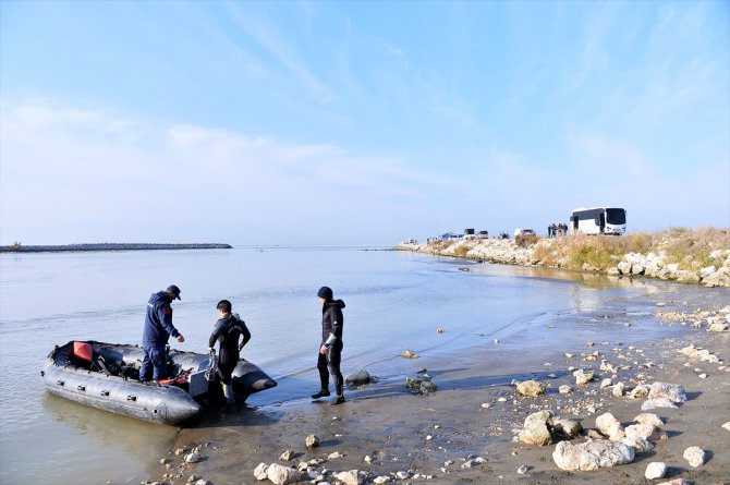 Mersin'de denizde kaybolan iki bekçiyi arama çalışmaları sürüyor