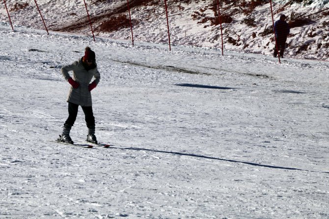 Üniversitelilere Yıldıztepe'de kayak eğitimi