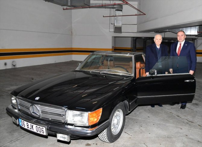 Bahçeli, klasik araçlarından birini MHP Milletvekili Karataş'a hediye etti