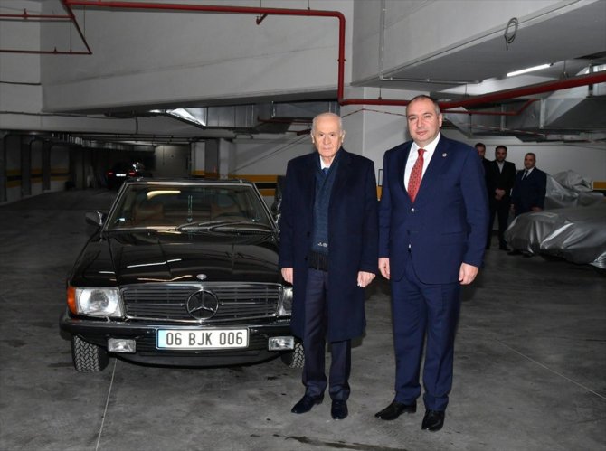 Bahçeli, klasik araçlarından birini MHP Milletvekili Karataş'a hediye etti