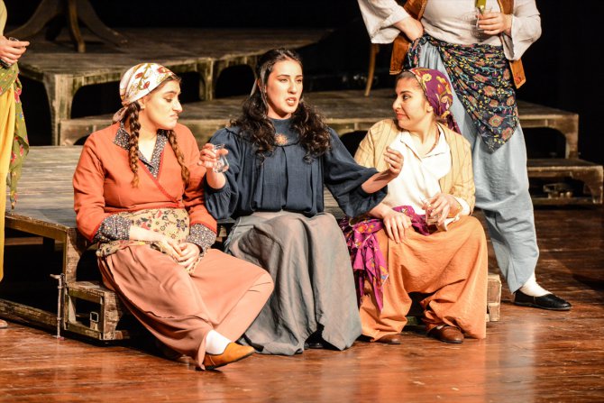 Ankara Devlet Tiyatrosu'ndan "Aşkımız Aksaray'ın En Büyük Yangını" oyunu