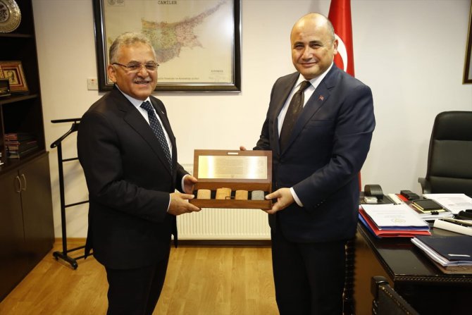 Kayseri Büyükşehir Belediye Başkanı Büyükkılıç, KKTC'de temaslarda bulundu