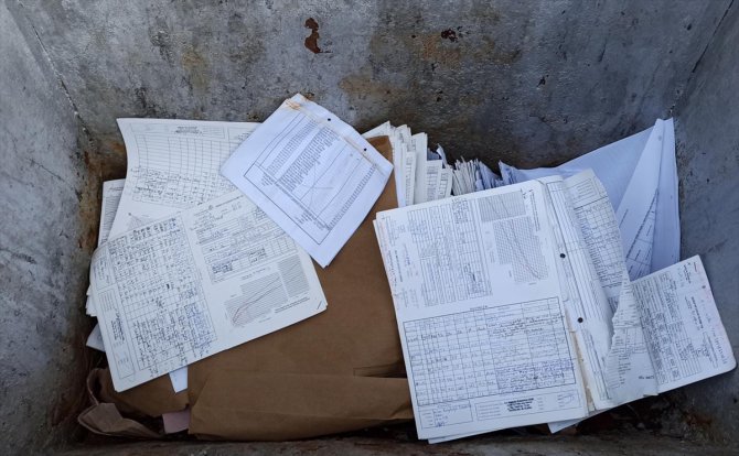 Muğla'da imha edilmesi gereken sağlık evrakları ve dosyaları çöpte bulundu