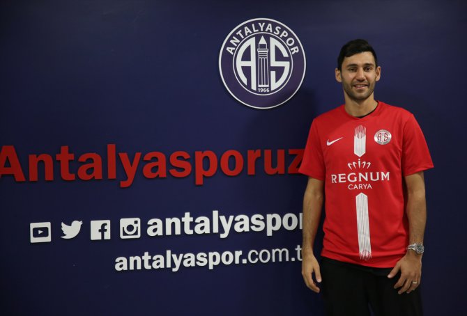 Antalyaspor, Veysel Sarı'yı transfer etti