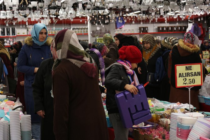 Konya'da alışveriş merkezi açılışında izdiham yaşandı