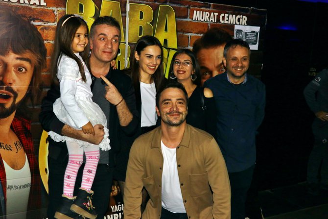 "Baba Parası" filminin başrol oyuncuları Adana'da izleyiciyle buluştu