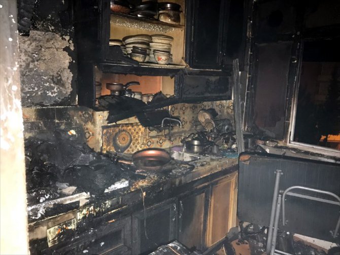 Karabük'te apartman dairesinde çıkan yangında bir kişi dumandan etkilendi