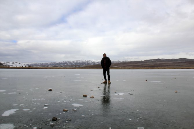 Sivas'ta Hafik Gölü ve Kızılırmak buz tuttu