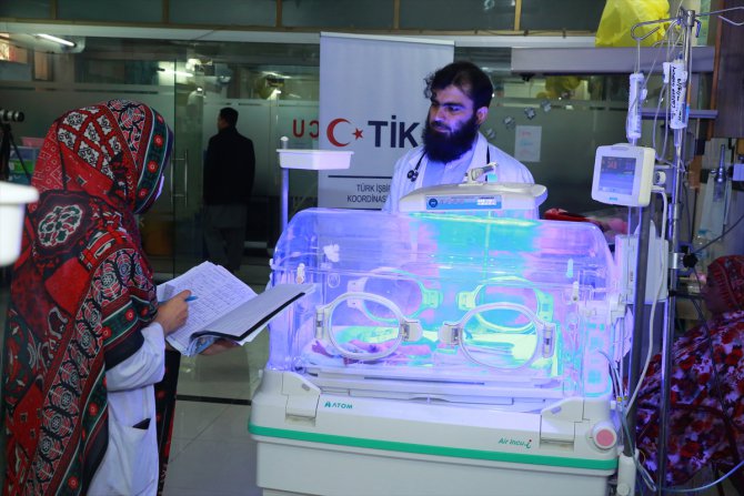 TİKA'dan Pakistan'daki hastanenin çocuk servisine modern tıbbi malzeme desteği