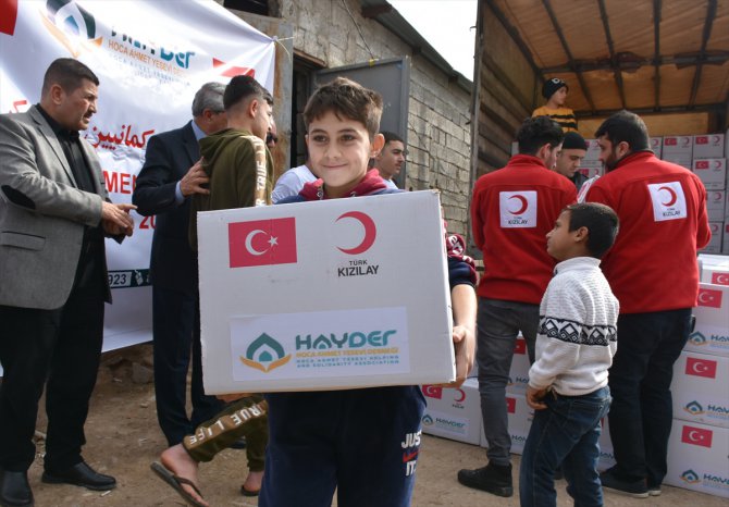 Türk Kızılay Kerkük'teki iç göçmenlere gıda yardımı yaptı
