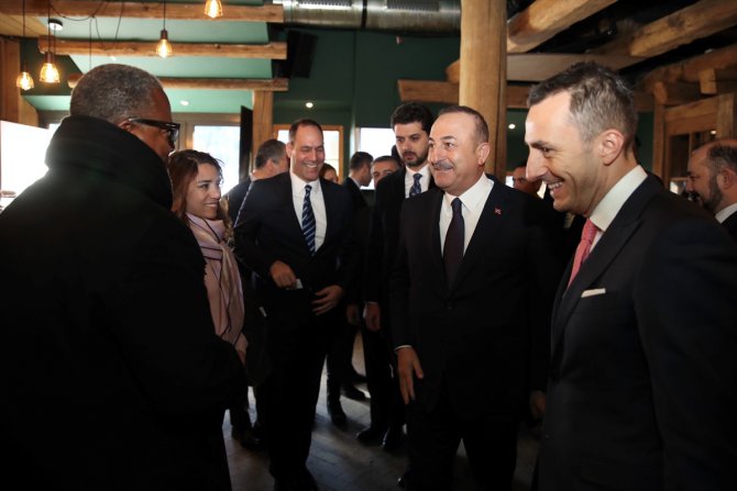 Dışişleri Bakanı Çavuşoğlu, Davos'ta kurulan Türk Evi'ni ziyaret etti
