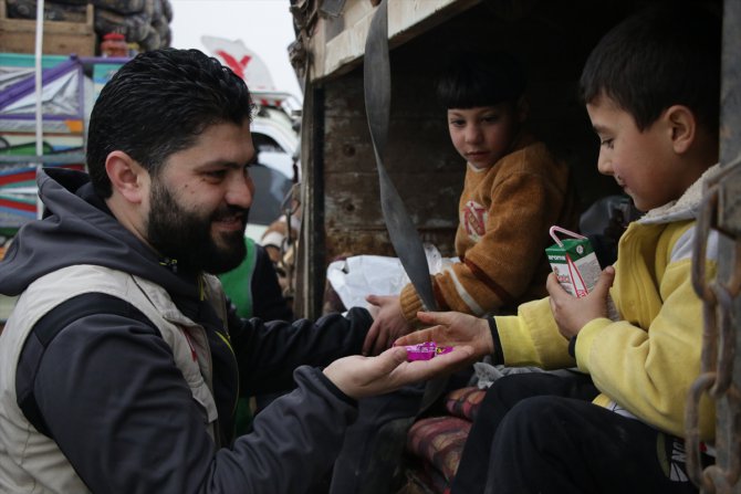 İHH'den Suriye'de göç yoluna düşenlere acil yardım paketi