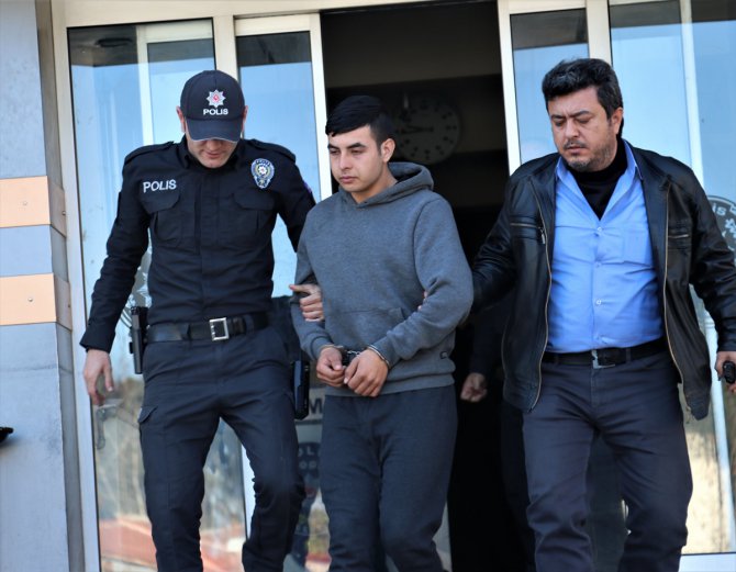 Manisa'da annesini bıçakladığı iddia edilen kişi tutuklandı
