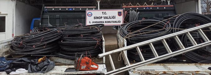 Sinop'ta kablo hırsızlığı yaptıkları iddia edilen 3 kişi yakalandı