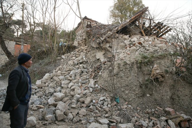 Manisa'daki deprem sonrası hasar tespit çalışması başlatıldı