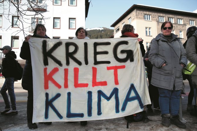 Davos'ta çevre protestosu