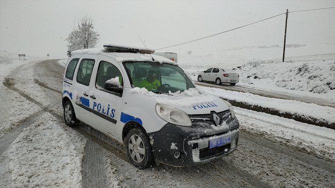 Yoğun kar nedeniyle Siirt-Batman kara yolu ulaşıma kapandı