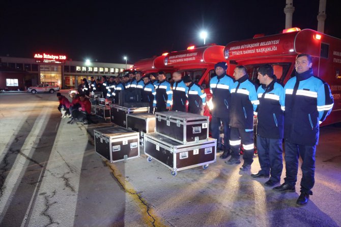 Ankara Büyükşehir Belediyesi ekipleri Elazığ'a gitmek üzere yola çıktı
