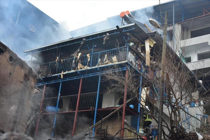 Aydın'da çıkan yangın 5 evde hasara neden oldu