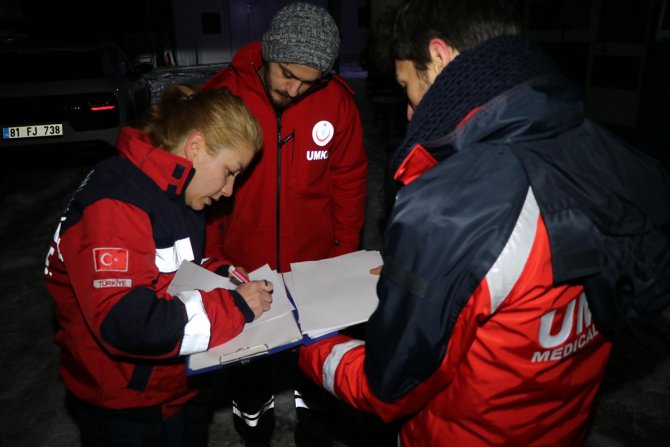 Deprem nedeniyle Kocaeli, Sakarya ve Bolu'dan Elazığ'a kurtarma ekipleri sevk edildi