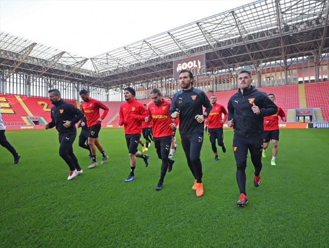 Göztepe, Beşiktaş maçı için son çalışmasını Gürsel Aksel Stadı'nda yaptı