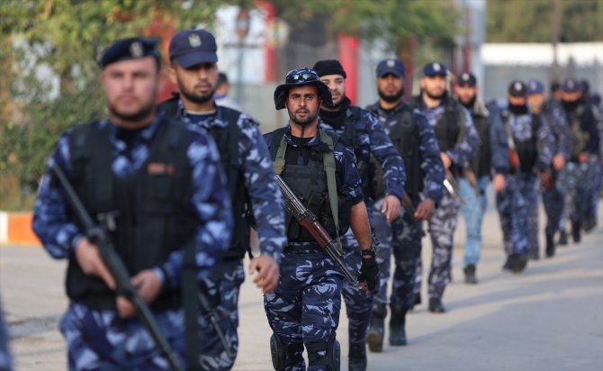 Gazze'de "Yüzyılın Anlaşması"na karşı askeri geçit düzenlendi