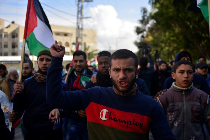 Gazzeliler, ABD'nin sözde barış planını protesto etti