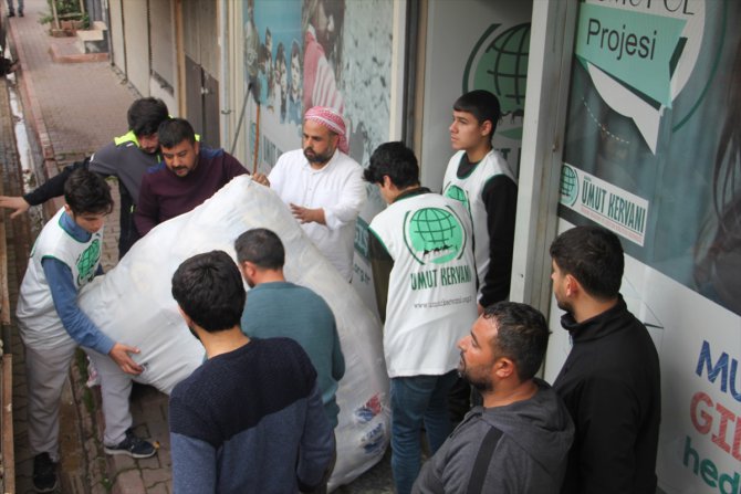 Adana'dan İdlib'e bir tır yardım malzemesi gönderildi