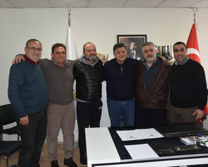 Akhisarspor, teknik direktör Yılmaz Vural ile anlaştı