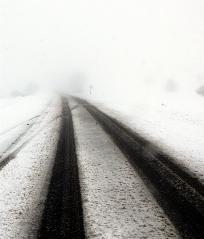 Beypazarı'nda sürücülere kar ve sis uyarısı