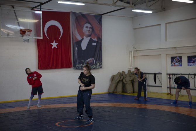 Kadın Güreş Milli Takımı, Avrupa Şampiyonası'na Edirne'de hazırlanıyor