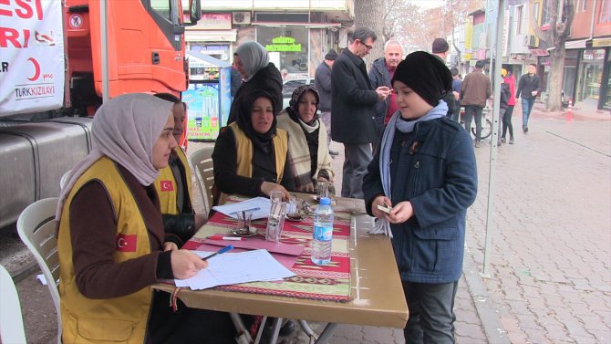Kahramanmaraş'ta depremzedelere yardım kampanyasına vatandaşlar da destek veriyor