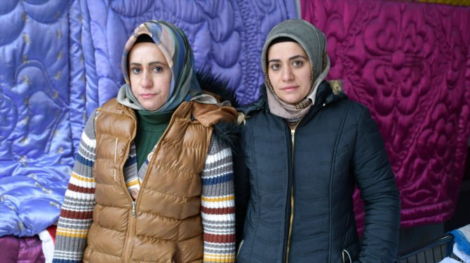 Ağrılı kız kardeşler Elazığ'daki depremzedeler için yorgan dikti