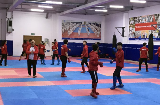 Genç karateciler Avrupa Şampiyonası'na hazırlanıyor