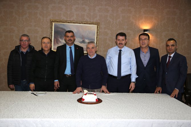 Sivas Valisi Ayhan'dan, Rıza Çalımbay'a erken doğum günü sürprizi