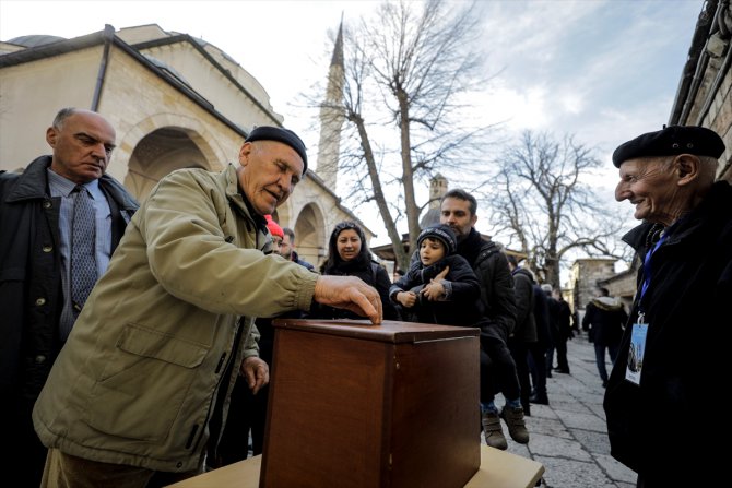 Bosna Hersek'teki tüm camilerde Türkiye'deki depremzedelere yardım toplandı