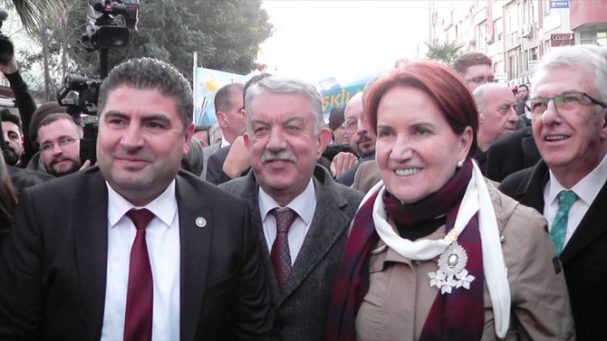 Meral Akşener İzmir'in ilçelerinde esnafı ziyaret etti