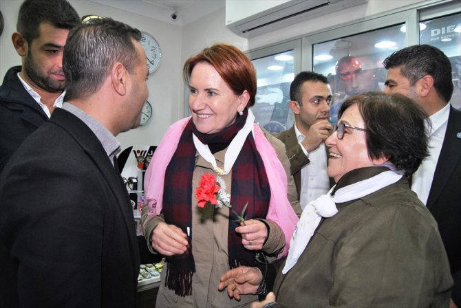 Meral Akşener İzmir'in ilçelerinde esnafı ziyaret etti