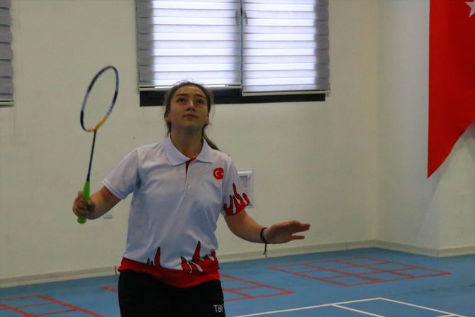 Badmintoncu Sinem'in hedefi Avrupa şampiyonasında kürsüye çıkmak